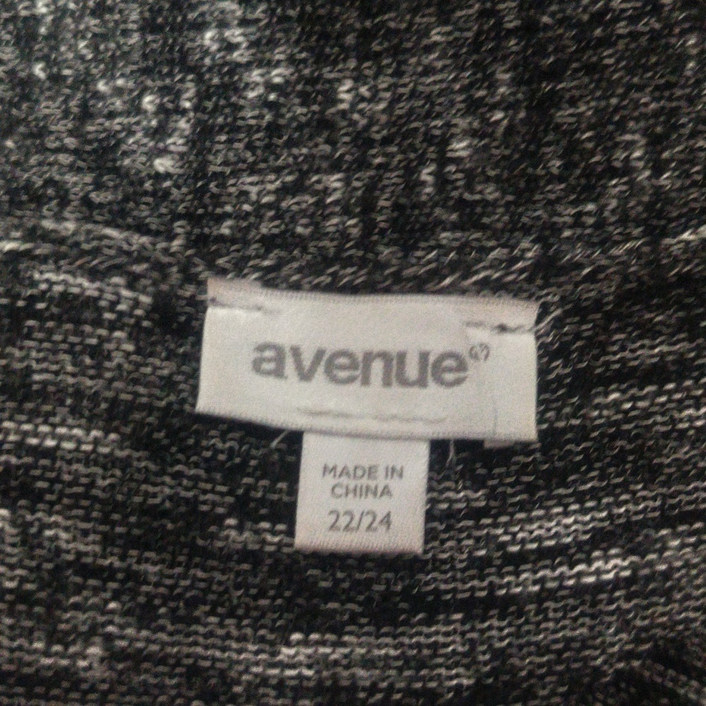 Women Black-White Cardigan / Size 3X / NWOT/ Price Dropped! - Picture 8 of 8